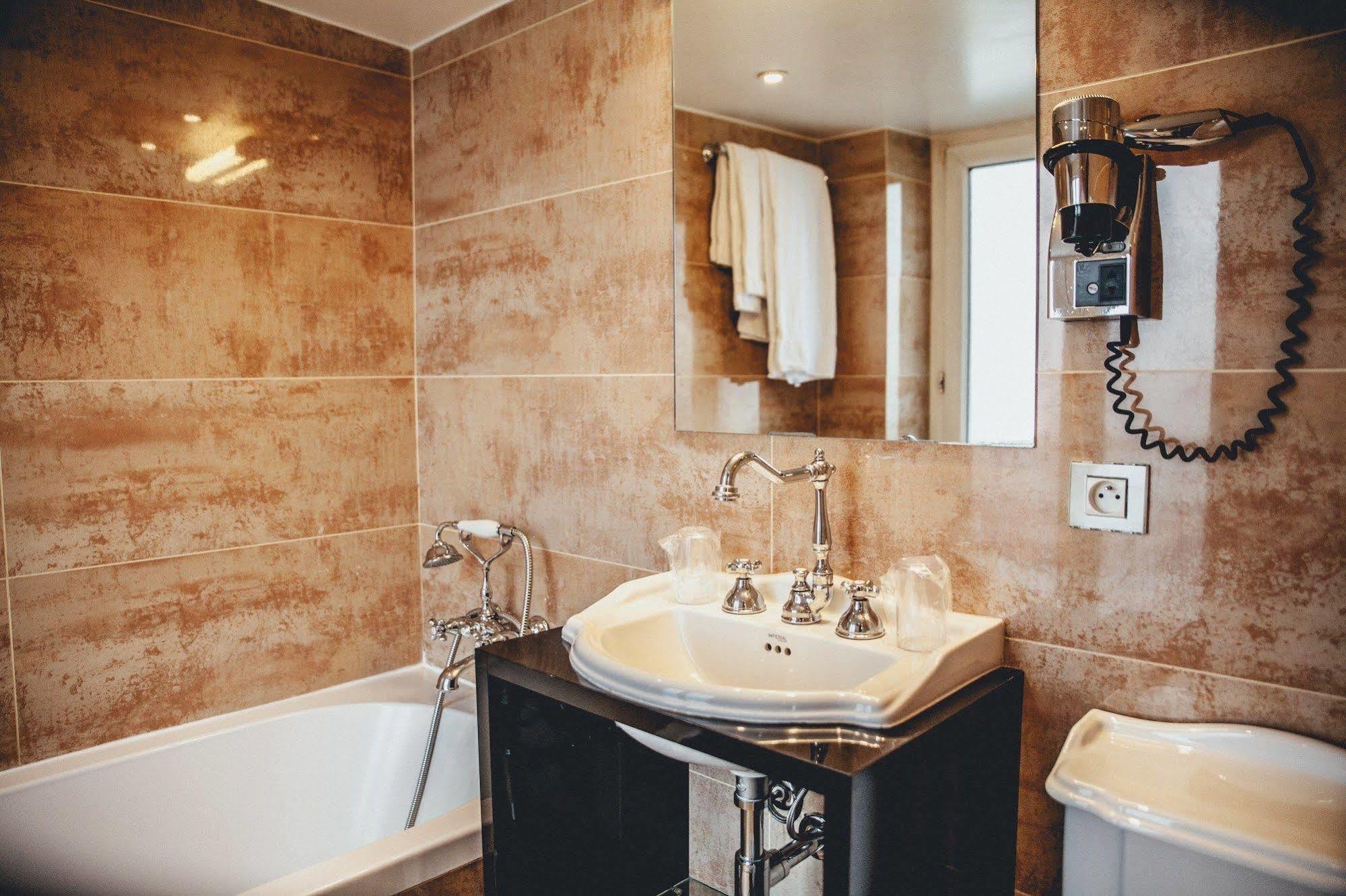 Hotel Le Notre Dame Saint Michel Paris Luaran gambar